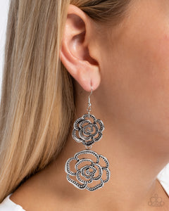 reminiscent-rosette-silver